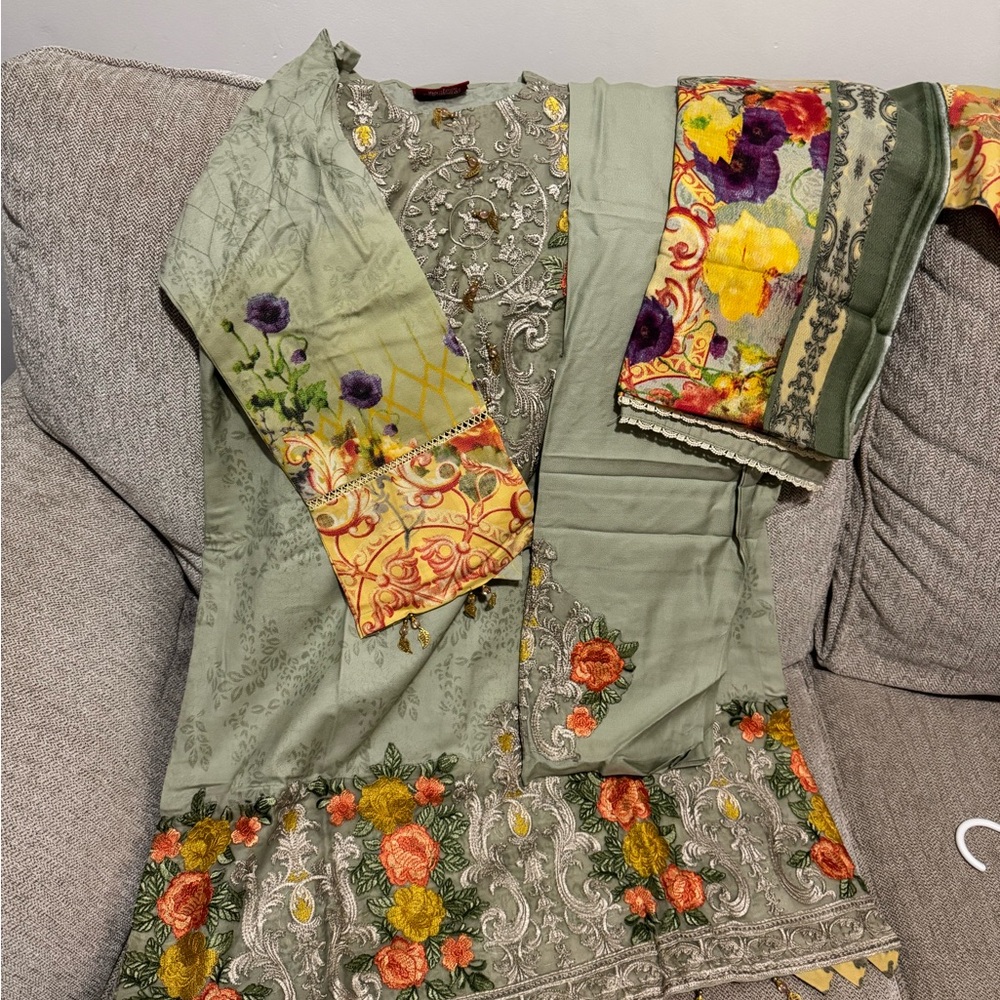 Floral Embroidered Green Kurta